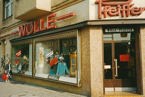 Wolle-Pfeiffer, Berlin Mariendorfer Damm. Ladengeschäft, Aufnahme 1992.