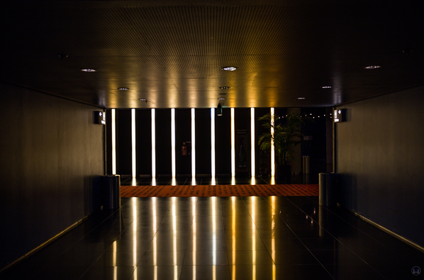 CineStar Kino im Sony Center Berlin. Blick vom Toilettenbereich zum Flur.