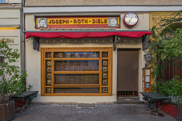 Die Joseph - Roth - Diele an der Potsdamer Straße. Außenansicht