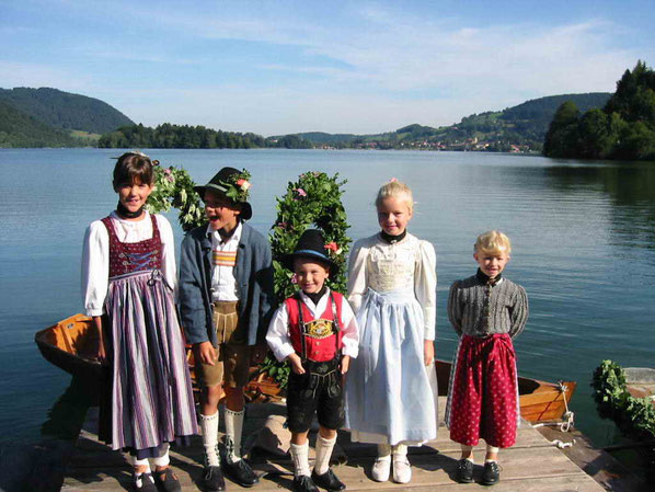 Unsere Keinsten im Jahr 2001 (!) Inzwischen junge Frauen und Männer.