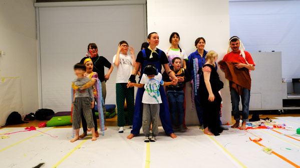 Ein Foto aus dem letzten Workshop mit Erwachsenen und Kindern. Link zu weiteren Fotos unserer Workshopangebote