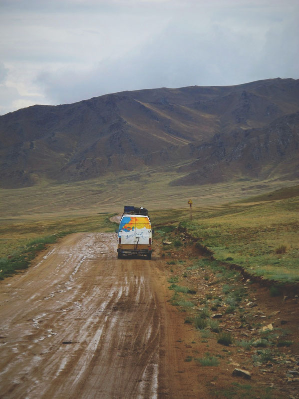 bigousteppes mongolie route rencontre camion mercedes