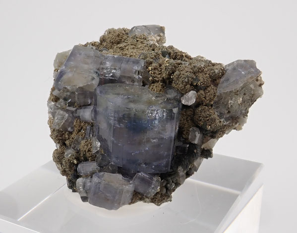 Purple apatite