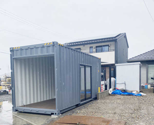 岐阜県岐阜市 NEWVANコンテナ20ftハイキューブシャッター＆引き戸付設置