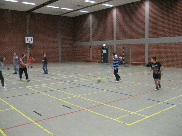 Sportlich und fair ging es beim Spiel zwischen den Nachwuchsfußballern zu