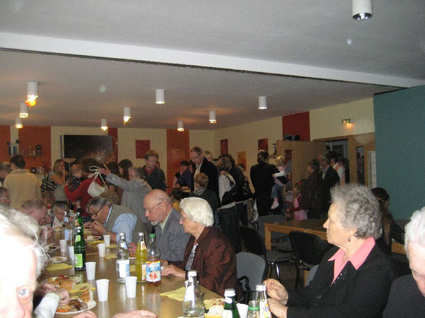 Beim gemütlichen Beisammensein nach Gottesdienst und bei Gemeindefesten