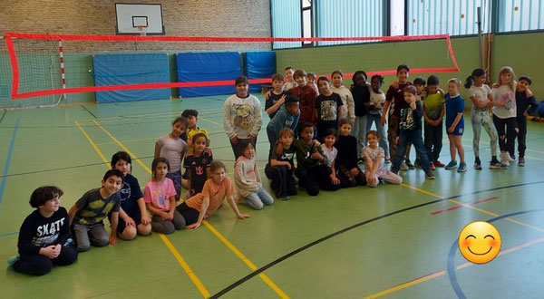 Schülerinnen und Schüler der Klassen 3a und 3b