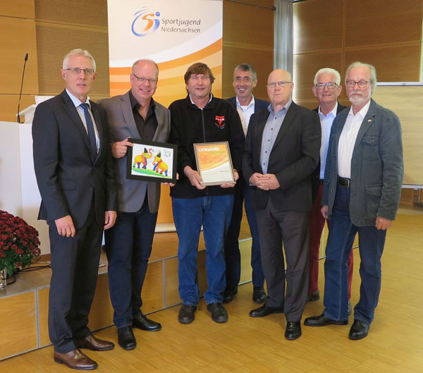 2017 bei der Ehrung: Von links Reinhard Rawe, Thomas Dyszack, Manfred Wille, Norbert Engelhardt, Wolf-Rüdiger Umbach, Klaus Witte und Gerd Bücker