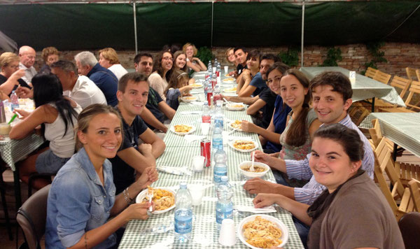 Foto di gruppo Catechisti Medie zona di Castelfranco. "Quando si lavora insieme la qualità è più alta" (don Paolo Giordani)