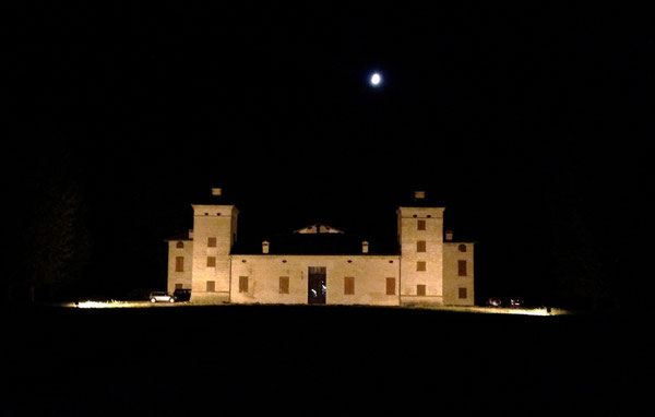 Il Castello di S. Donnino, lungo la ciclabile Vignola-Modena, suggestivo nella notte