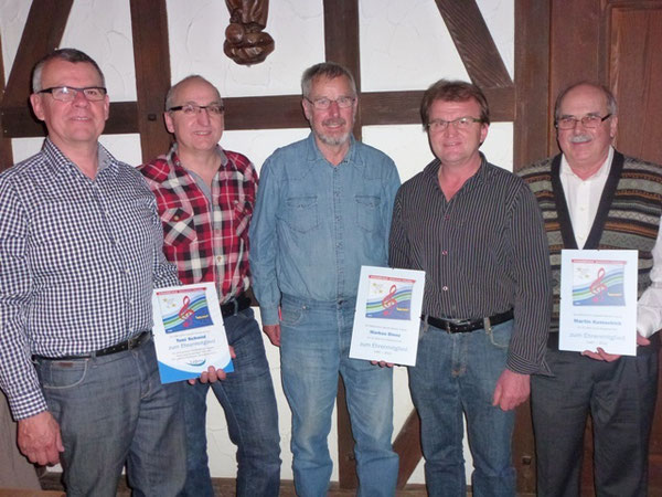 Foto: (v.l.) Toni Schmid  Guido Birrer, Sepp Roos neuer Präsident, mit den Ehrenmitgliedern Markus Bienz und Martin Kumschick. (Foto: M. A.)