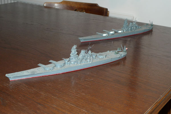 Yamato im Fordergrund, Variante dahinter