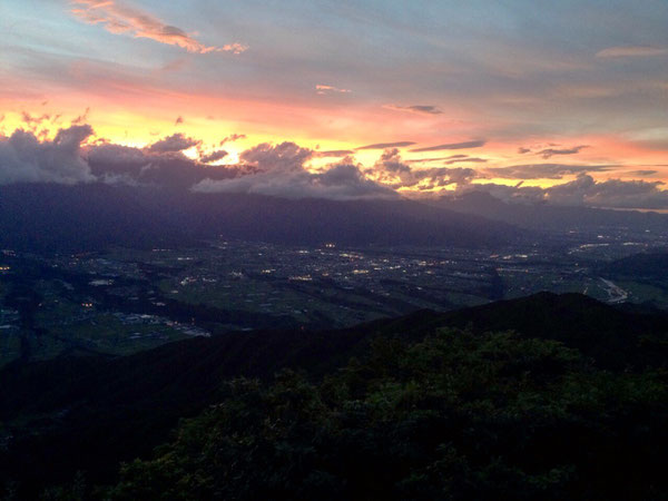 陣馬型山キャンプ場から見る夕焼け(ToT)/~~~サイコー