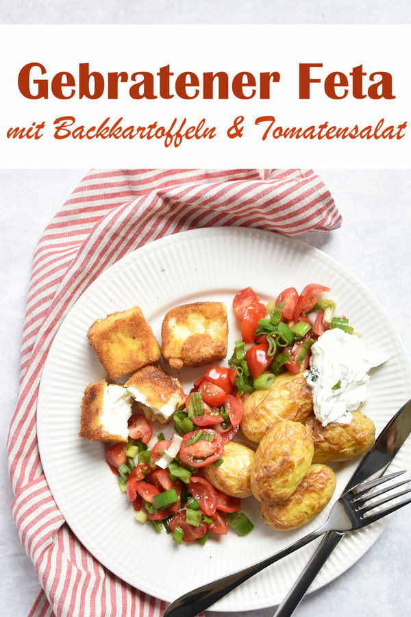 Backkartoffeln mit gebratenem Feta und Tomatensalat mit Frühlingszwiebeln sowie Kräuterquark, vegetarisch Mittagessen, Familienküche, sommerliches Hauptgericht