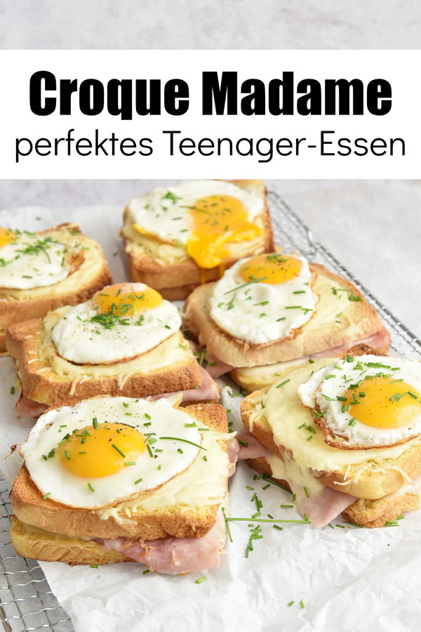Croque Madame - das perfekte Teenager Essen - überbackene Sandwich Scheiben mit Käse und Schinken, der Clou ist die Béchamelsoße zwischen den Lagen, das macht das Sandwich wunderbar saftig, on top ein Spiegelei, vegetarisch möglich, Familienessen Rezept