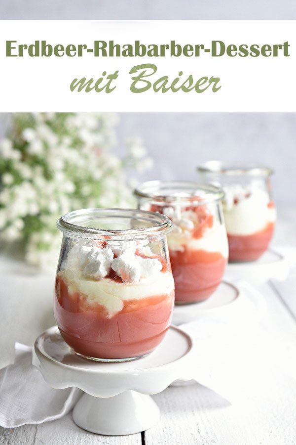 Erdbeer Rhabarber Dessert, unten ein Fruchtmus, mittig eine Quark-Sahne-Baiser-Creme, oben Baiser, fruchtig, süß-sauer, frühlingshaft, lecker, Thermomix