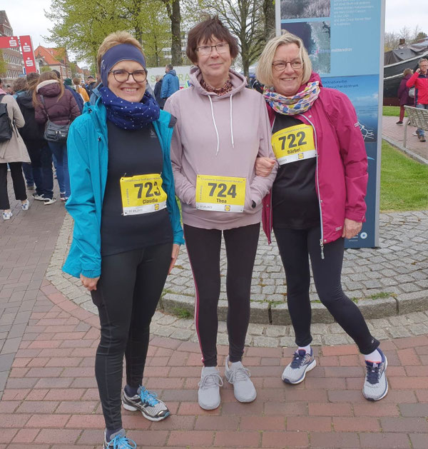 Gemeinsam gestartet, gemeinsam im Ziel: die ATSC-Walkerinnen Claudia Büsing, Thea Neupert und Bärbel Lange.