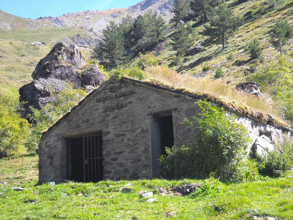 Refuge pastoral de Lacuart dans la vallée de Canal Roya;