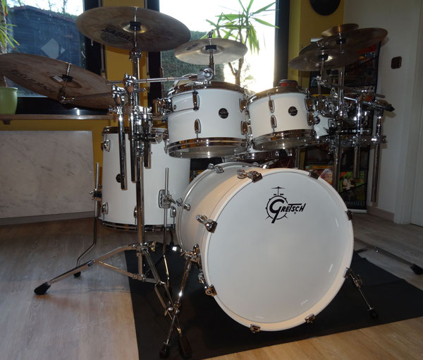Gretsch Renown Maple Snow White in 8"10"12"16"20"22"