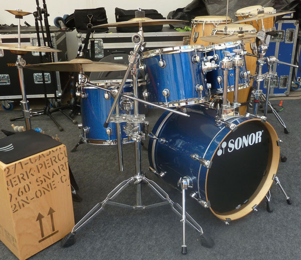 Basix Concept 20"10"12"14" & 14" Snare in Blue Sparkle