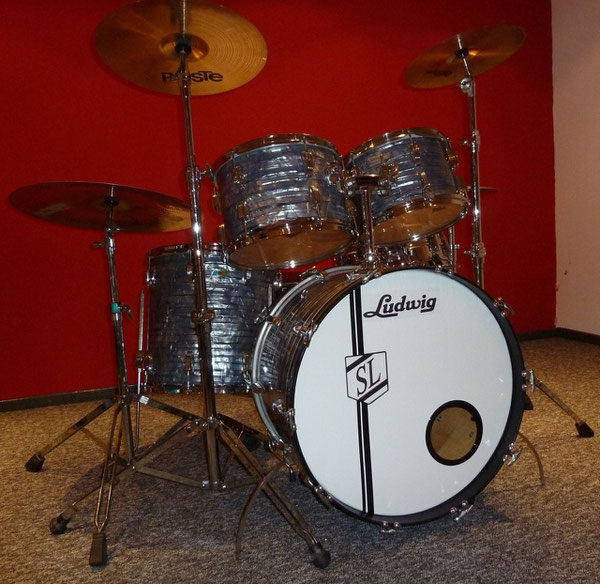 Ludwig Classic Maple 1978 22" 12" 13" 16" in Sky Blue Pearl