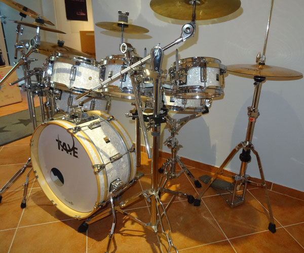 TAYE GoKit in White Marine Pearl 18" 8" 10" 12" 14" & 13" Snare