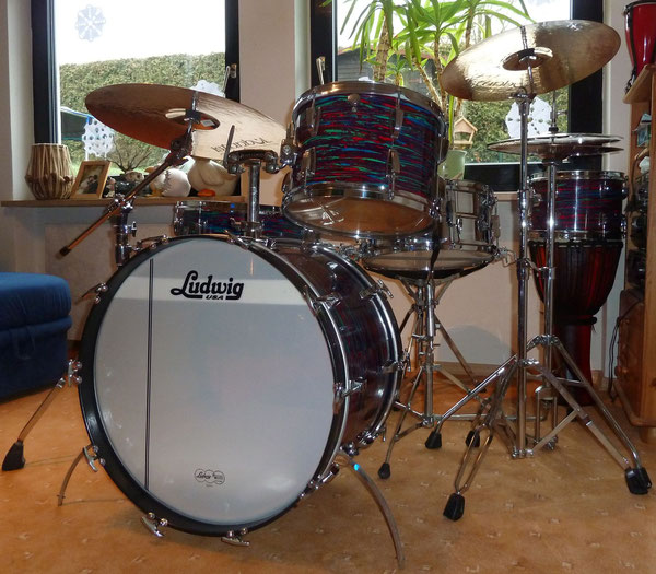 Ludwig Classic Maple 1969 22" 12" 13" 16" in Psychedelic Red