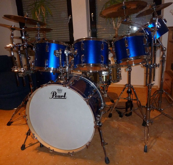 Pearl Big Beat ca. 1975 8"&10" Concert Toms 12"13"14"16"18"24" in Metallic Blue