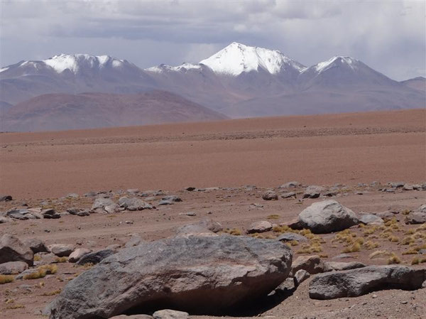 die täglichen Regenwolken ballen sich wieder zusammen, bleiben aber an der Grenze zu Chile (meistens) hängen