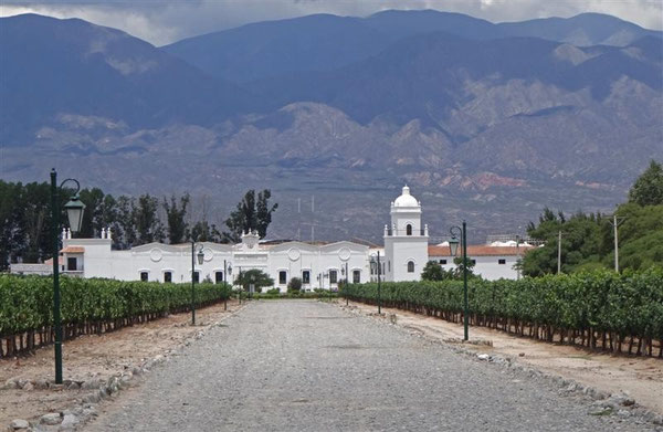 das 1. argentinische Weingut, das uns begegenete; mit eigener Kapelle !!