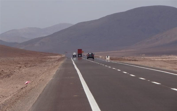 endlos lange gerade Straßen, die später aber in Argentinien noch getoppt werden,