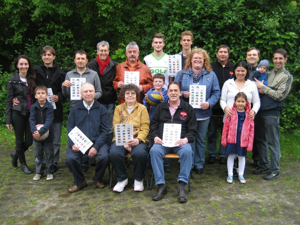 Kümmerer und Engagierte bei der Präsentation der CVJM-Briefmarken