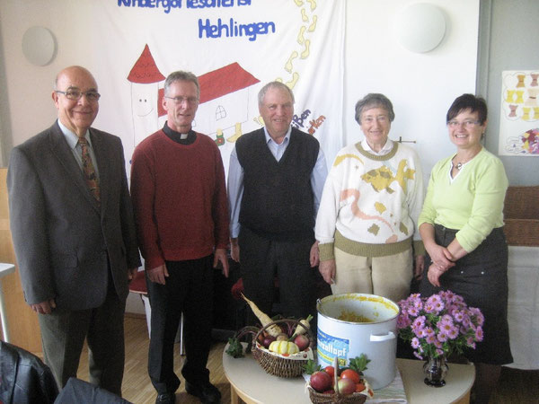 Von links: Günther Hartwig, Pastor Peter Placke, Robert Fischer, Ida Fischer und Jutta Günther