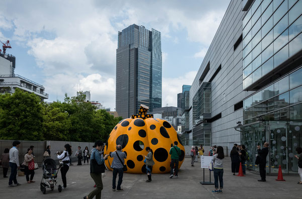 東京国立新博物館 草間彌生 黄色いかぼちゃのオブジェ