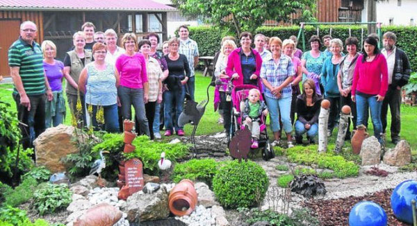 Auch ein bisschen Stolz durfte in der Runde der Gartenbesitzer nicht fehlen, die über 2000 Gästen einen außergewöhnlichen Sonntagsausflug ermöglicht hatten. Bild: fjo