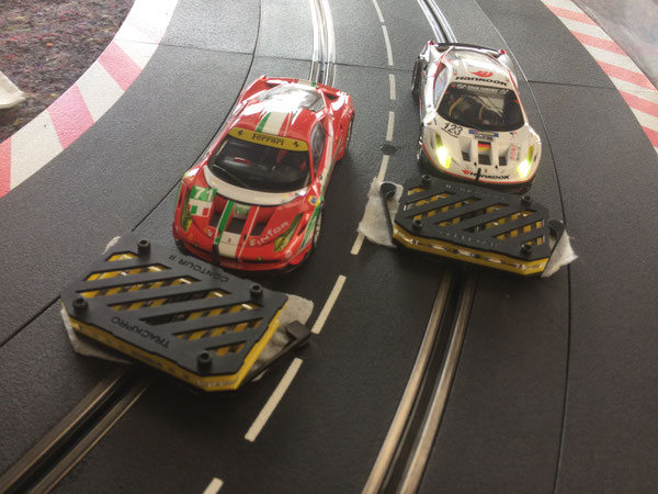 Eine gute Idee war der Reinigungsdienst. Andere Teams setzten ein ähnliches Fahrzeug mit Erfolg im Rennen ein ;-)