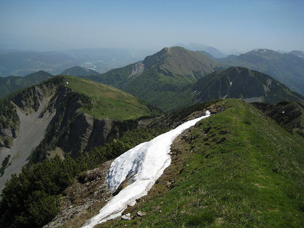 Nochmals der Blick zurück zum Kahlkogel, davor der Hahnkogel und links davon der Kleine Frauenkogel
