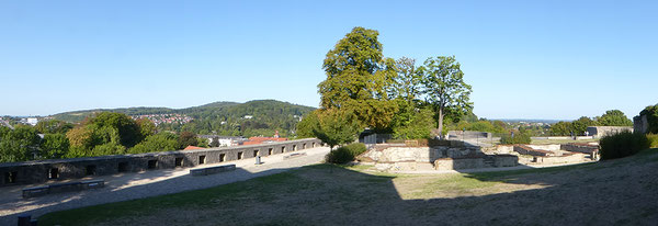 Jahreshauptwanderung 2018 - Blick von der Sparrenburg auf Bielefeld. Zum Vergrößern in s Bild klicken!.