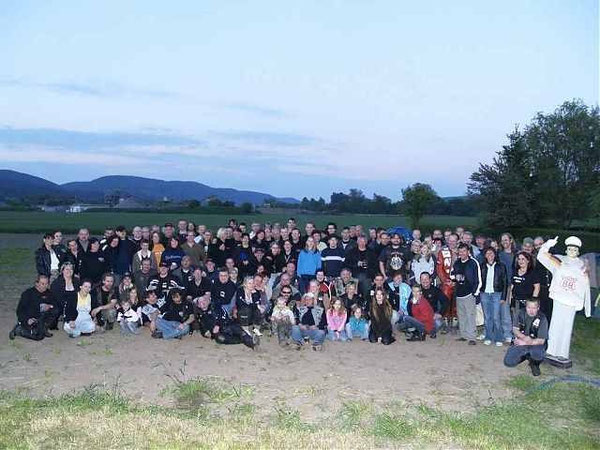 EINE  BIS  HEUTE    STÄNDIG   WACHSENDE  BIKER-FAMILIE
