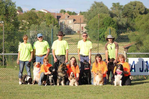 le groupe en démonstration à la Fete du Chien à Dolving