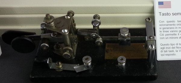 Tasto semiautomatico prodotto dalla Vibroplex, modello Lightning J-36