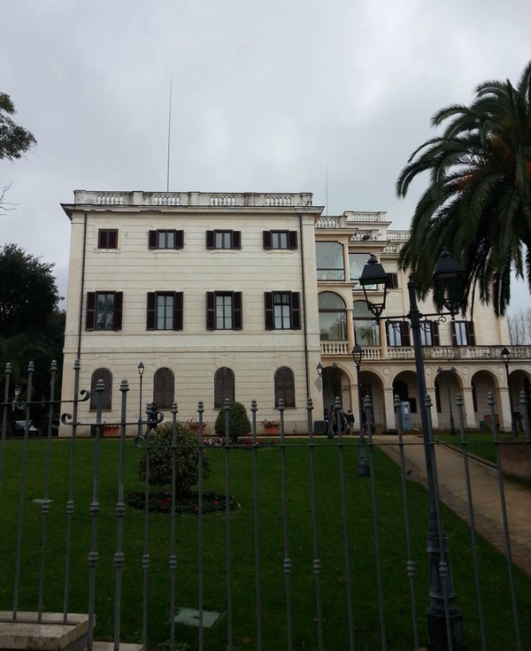 Un'altra veduta di Villa Adele. Sul terrazzo si notano le nostre antenne