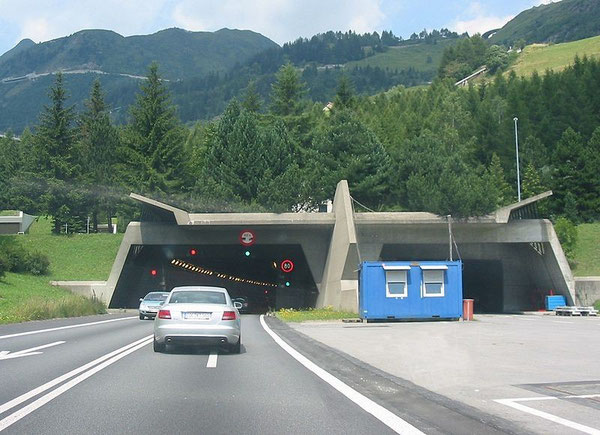 Entrada sur Tunel San Gotardo