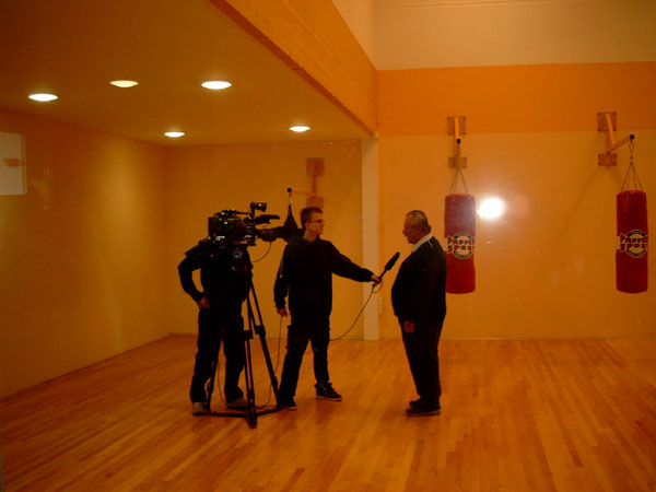 Eröffnung Boxhalle im Januar 2004 mit Regio-TV und dem damaligen Vorstand Manfred Krug