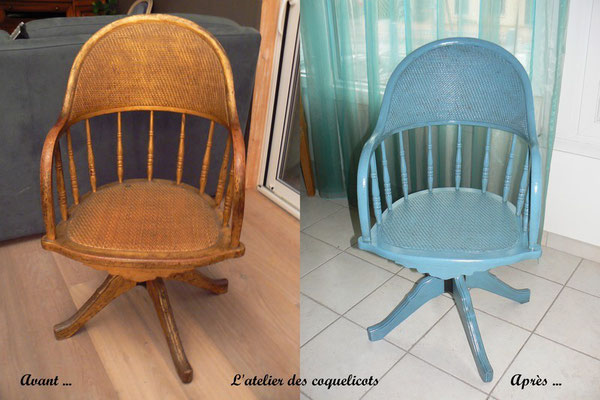 Ancien fauteuil en bleu gustavien et décoglacis wengé