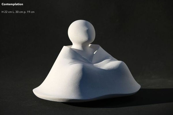 Contemplation, sculpture en pierre de Lens