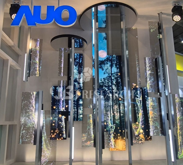 Touch Taiwan 2026展示会のAUOブース正面に設置された透明マイクロLEDベースのCrystalForest Display(出典：UBIリサーチ)
