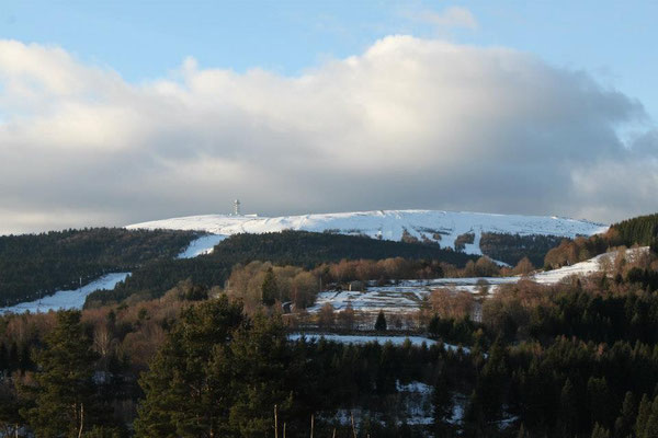 Vue sur Pierre sur Haute et les pistes de ski