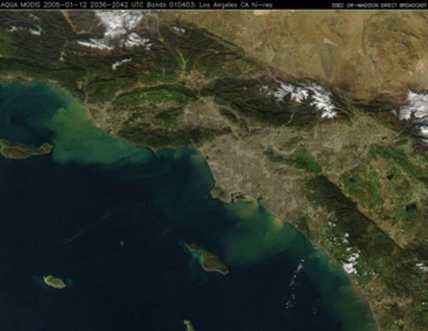 カリフォルニア沿岸の排水 Source: MODIS Aqua Satellite Image