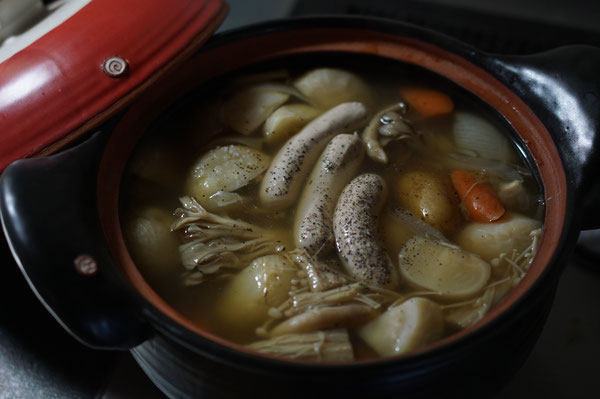 仲本律子ブログ　土鍋　耐熱鍋　スープ　煮込み料理　ソーセージ